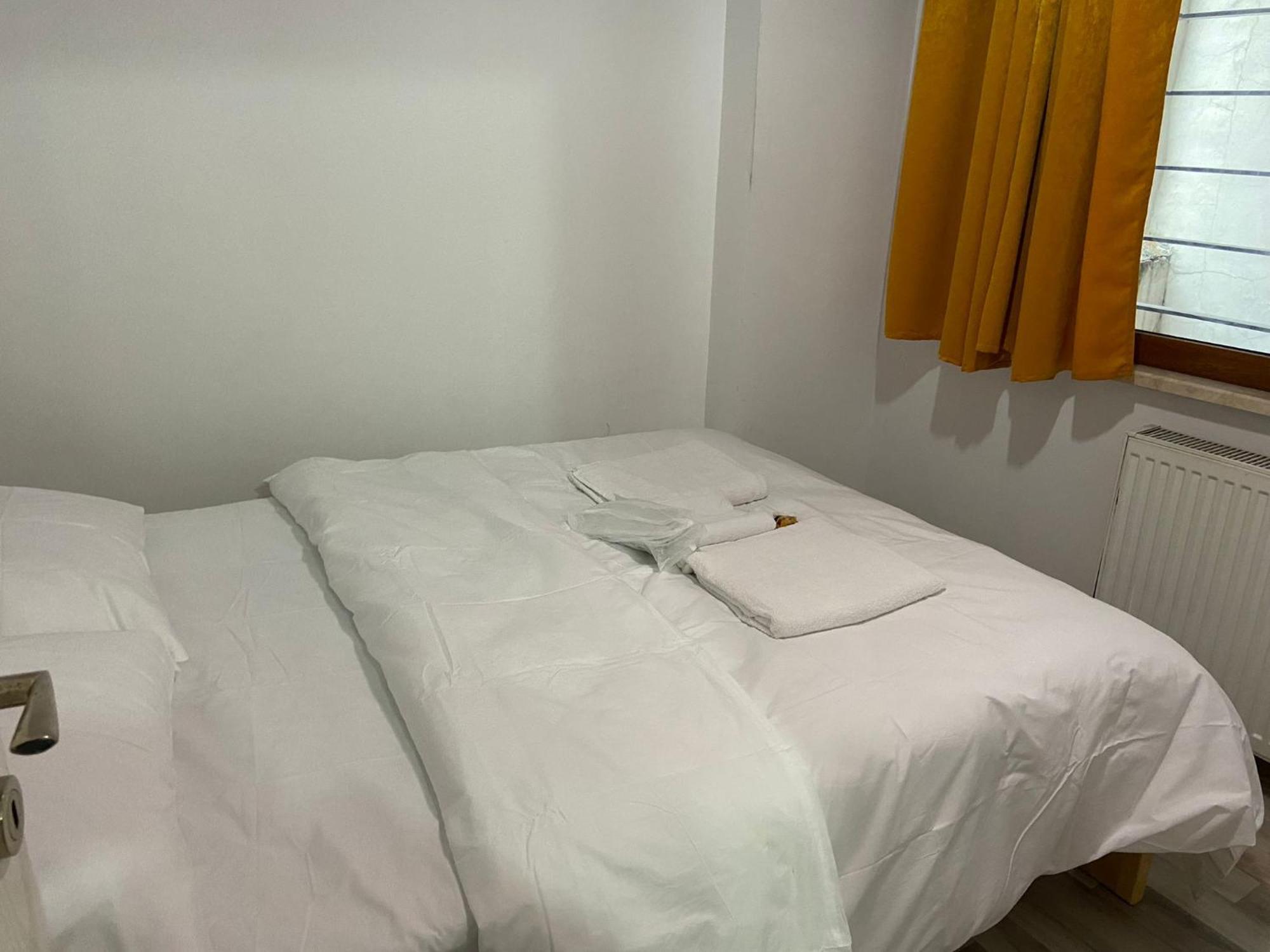 La Perato Otel *