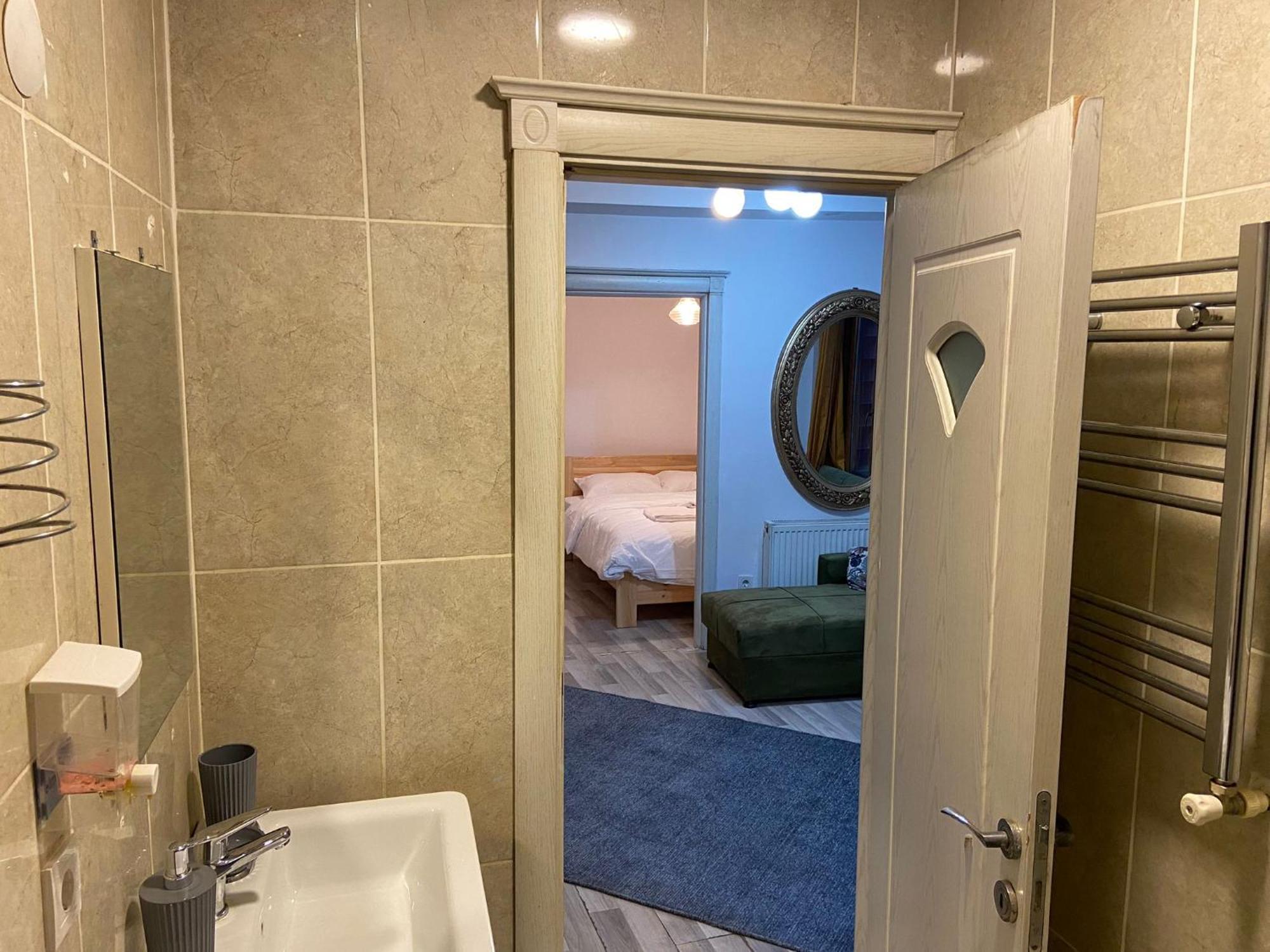 La Perato Otel *