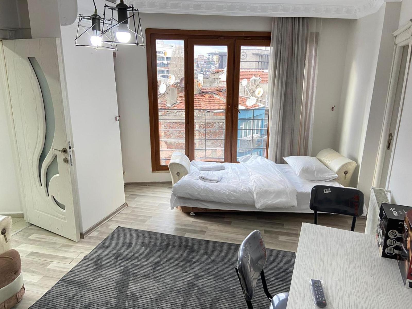 La Perato Hotel *