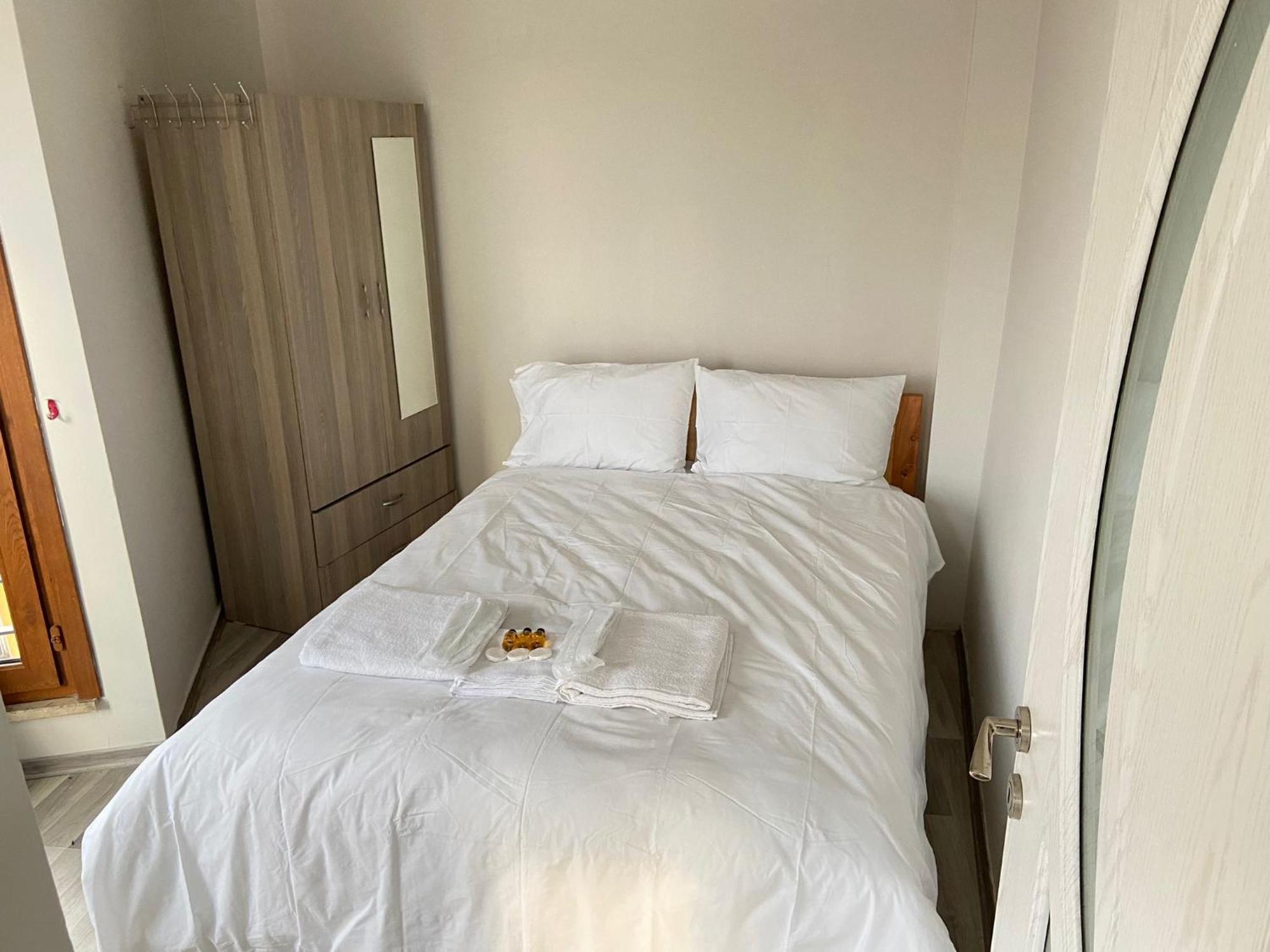 Otel La Perato